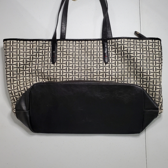 Tommy Hilfiger Lrg Cream & Black Pebbled Imitation Leather Logo Shoulder… - Picture 4 of 10